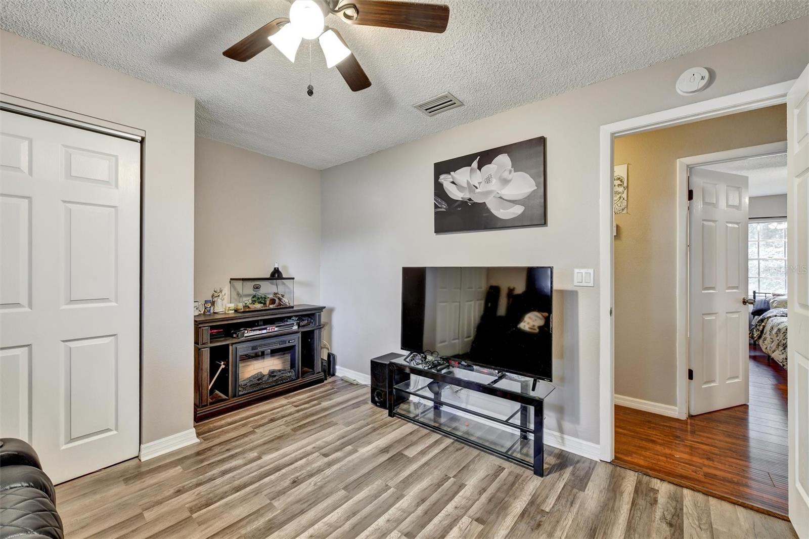 STRAITS SUB - Residential