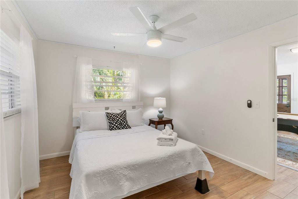 Photo of 804 Pennsylvania Way, Sarasota, FL 34243 (MLS # A4680945)