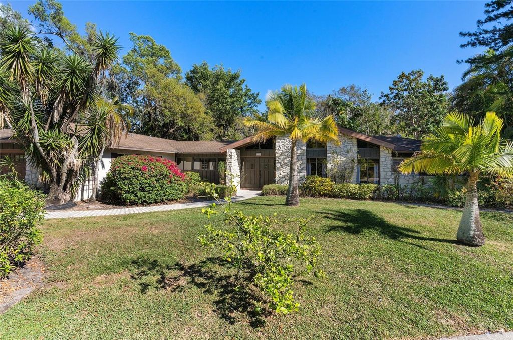 Photo of 804 Pennsylvania Way, Sarasota, FL 34243 (MLS # A4680945)