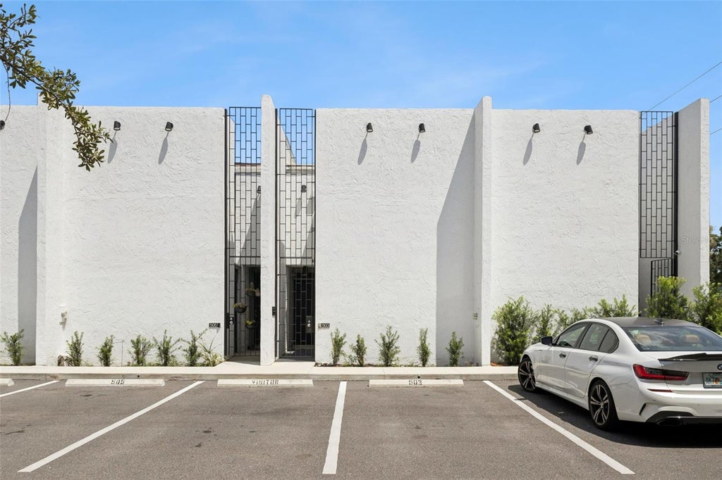 Photo of 503 Avenue B NW #503, Winter Haven, FL 33881 (MLS # P4938108)