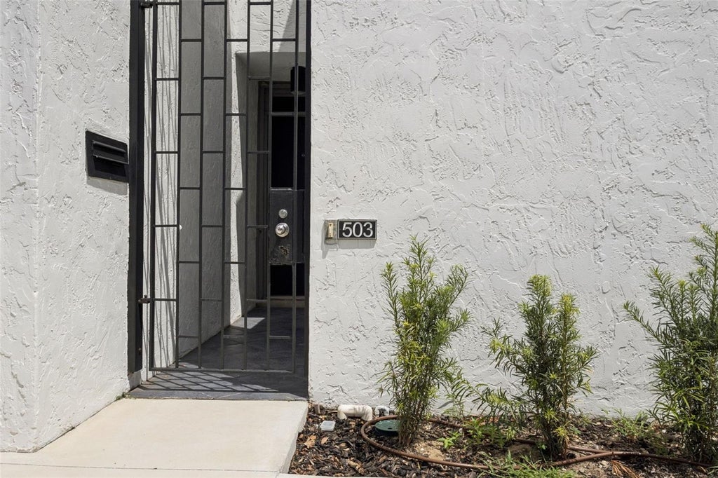 Photo of 503 Avenue B NW #503, Winter Haven, FL 33881 (MLS # P4938108)