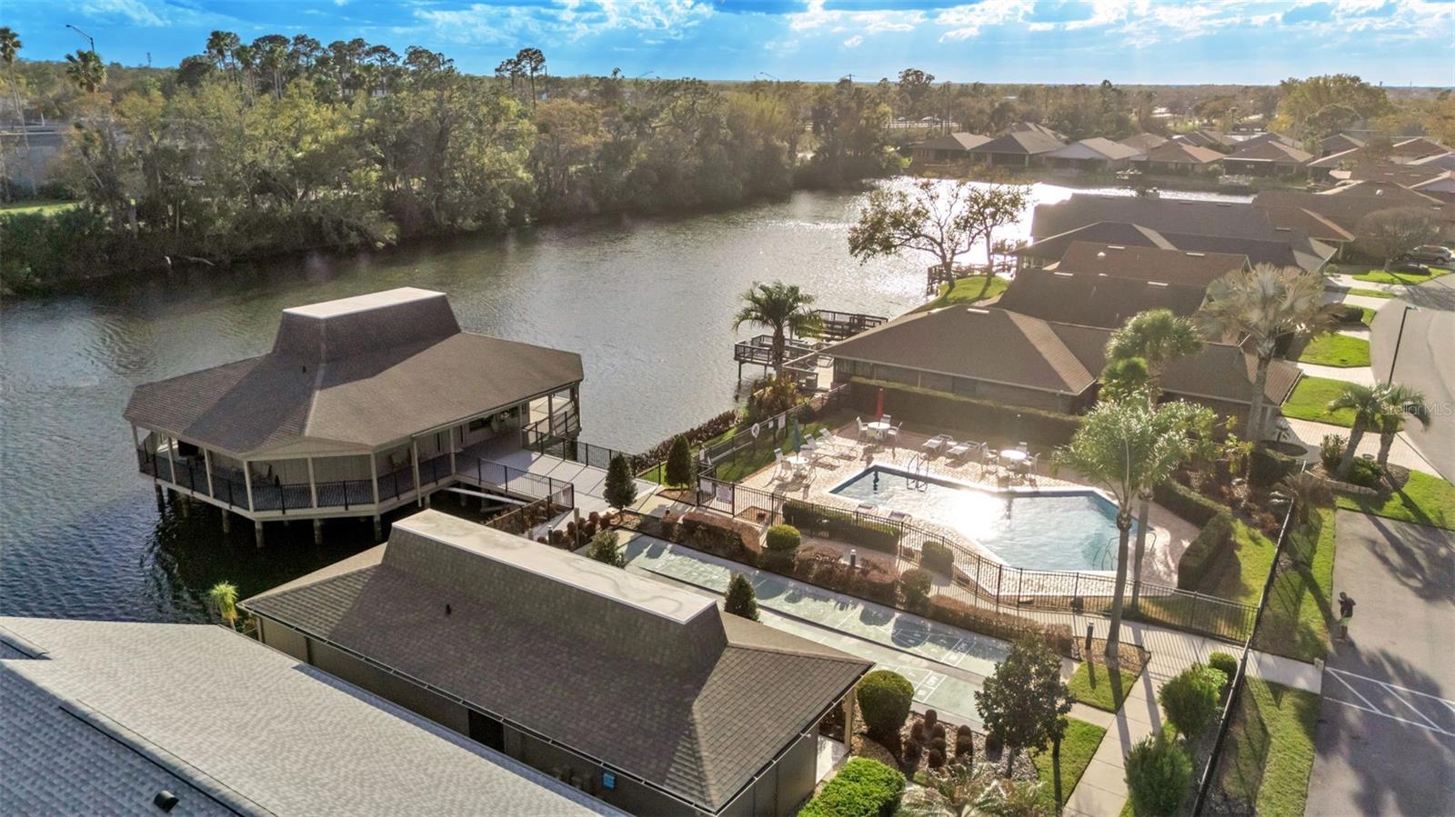 VILLAS BY LAKE - Residential