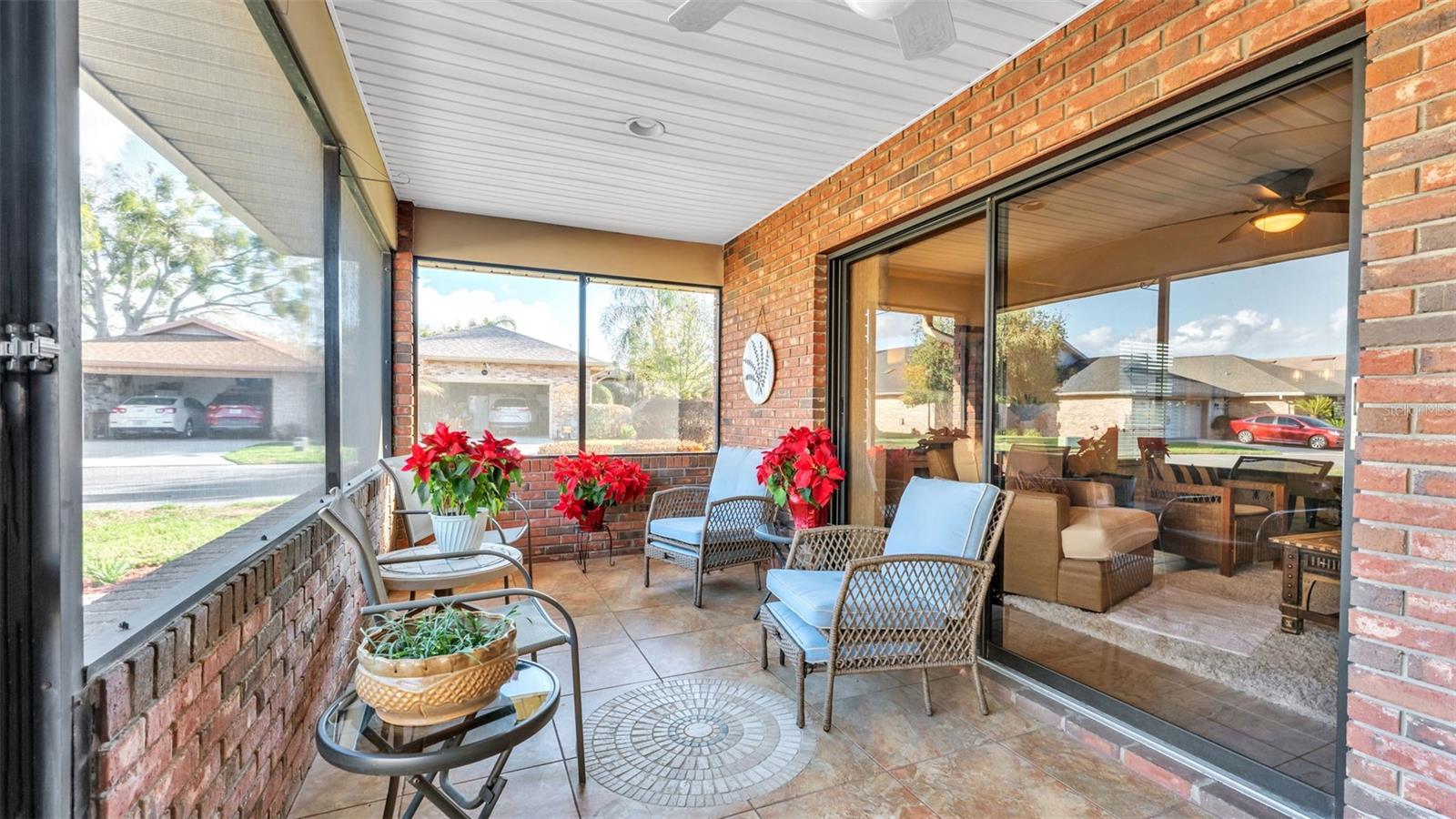 VILLAS BY LAKE - Residential