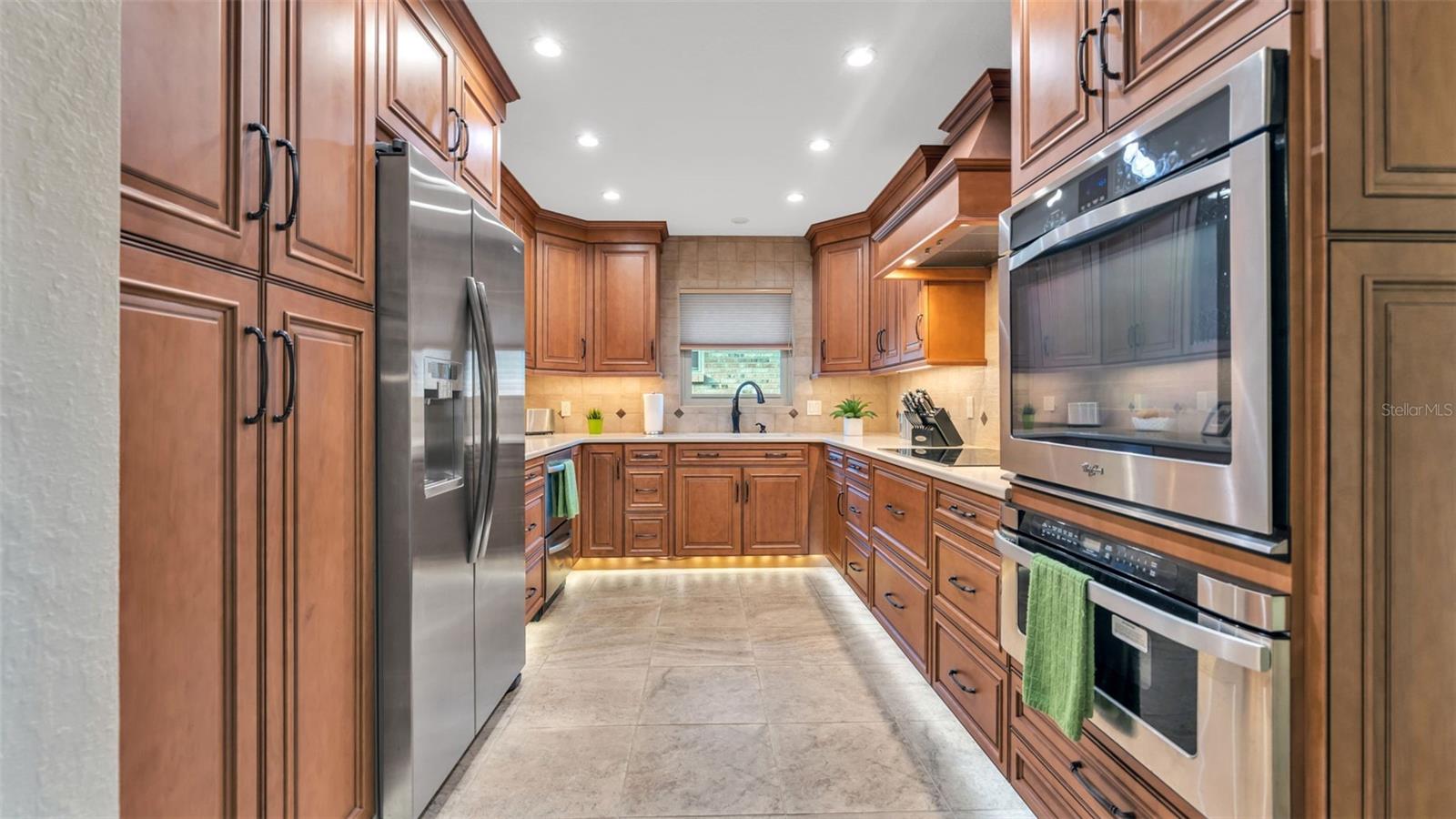 VILLAS BY LAKE - Residential