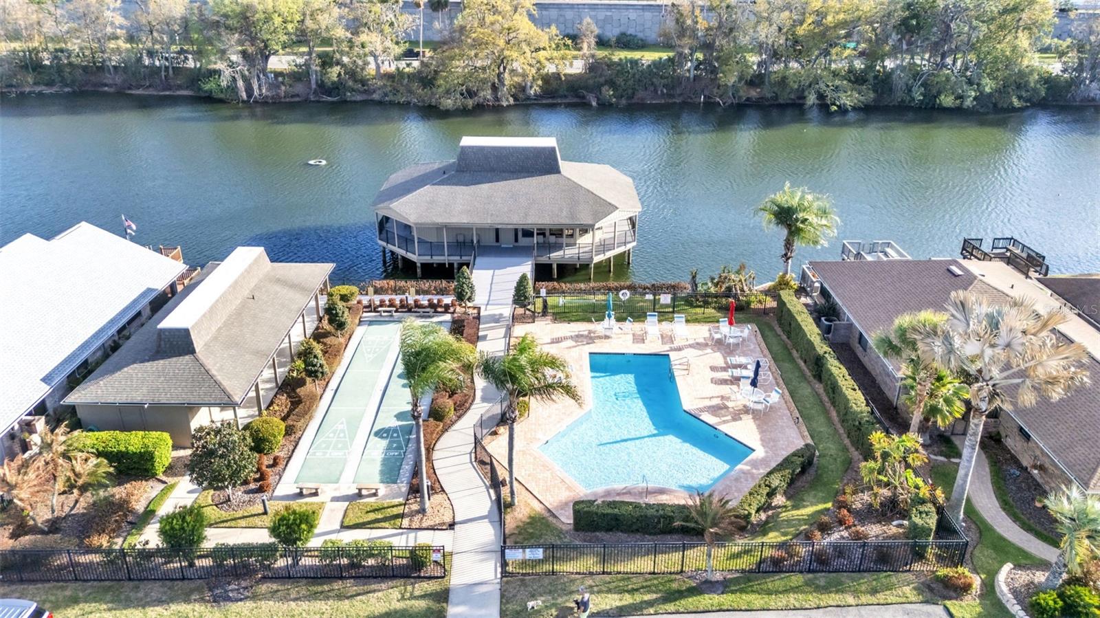 VILLAS BY LAKE - Residential