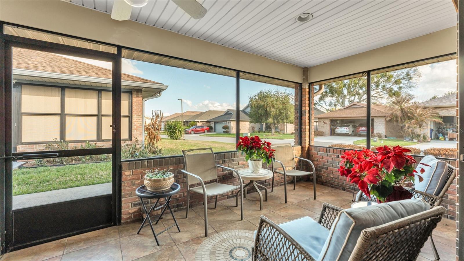 VILLAS BY LAKE - Residential