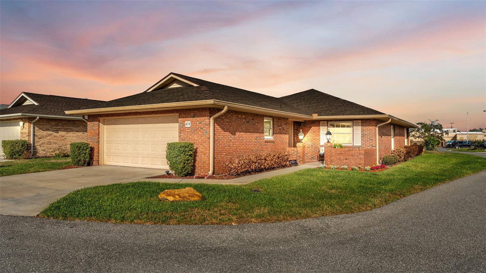 VILLAS BY LAKE - Residential