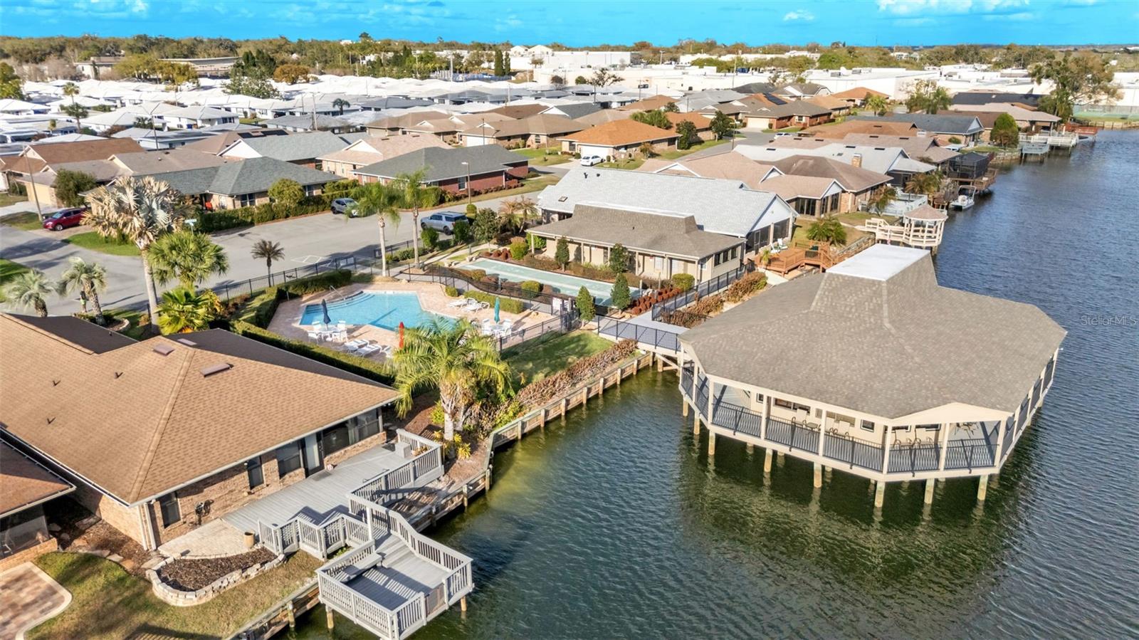 VILLAS BY LAKE - Residential