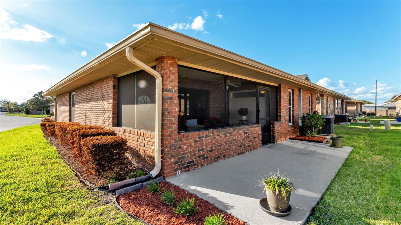 VILLAS BY LAKE - Residential