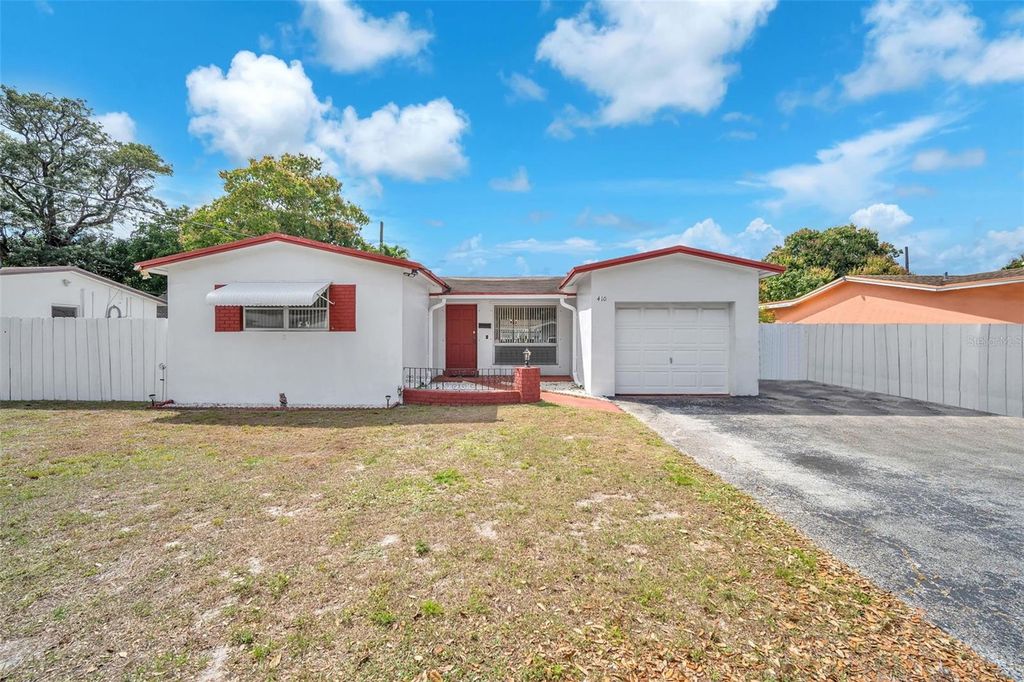 Photo of Pembroke Pines, FL 33023 (MLS # O6390101)