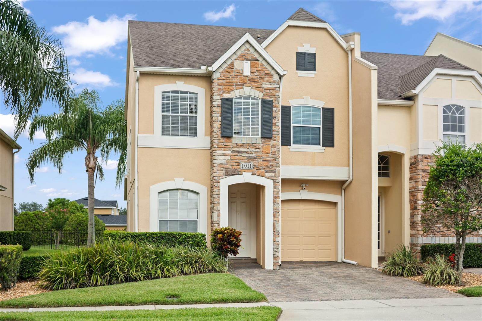 1011 WOOD COVE