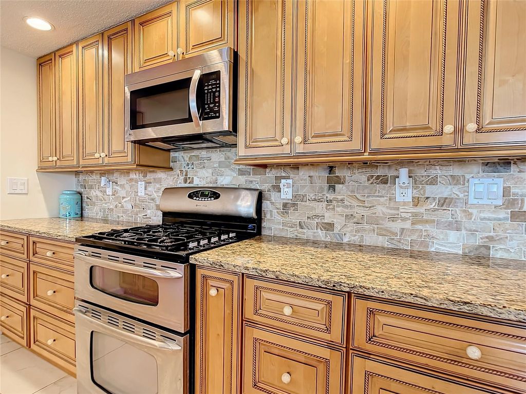 Photo of 18 Oakwood Drive N #18, Englewood, FL 34223 (MLS # N6140107)
