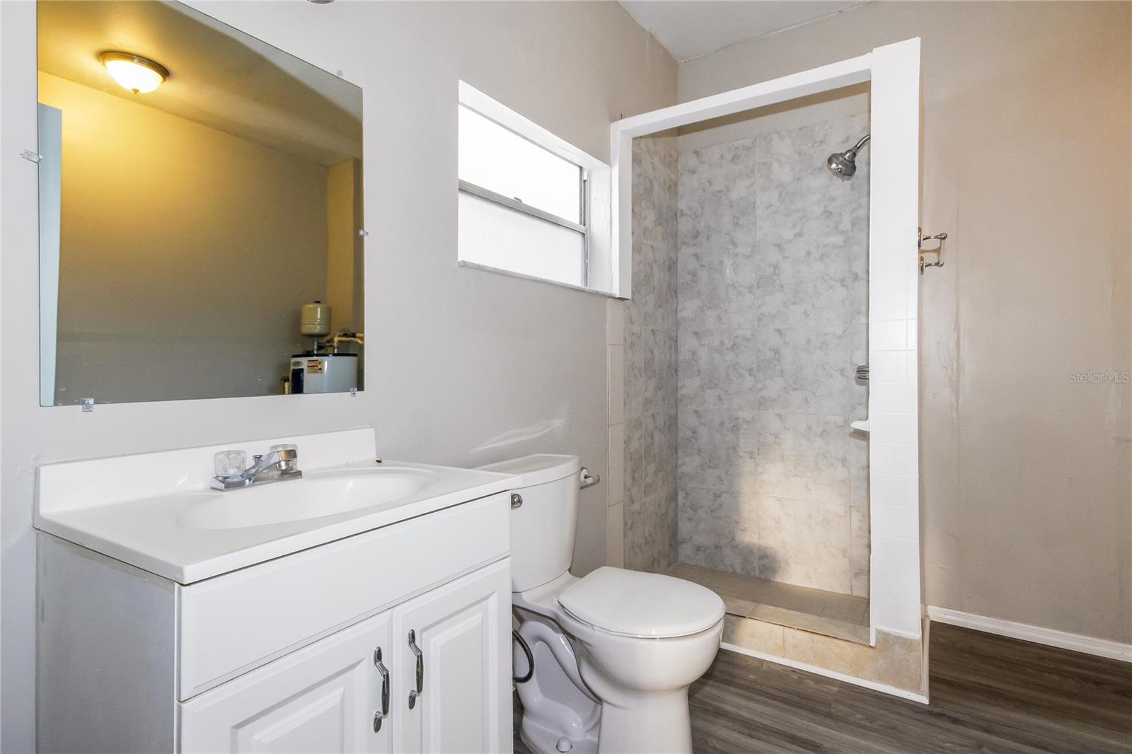 LAKE VIEW PARK SUB - Residential Lease