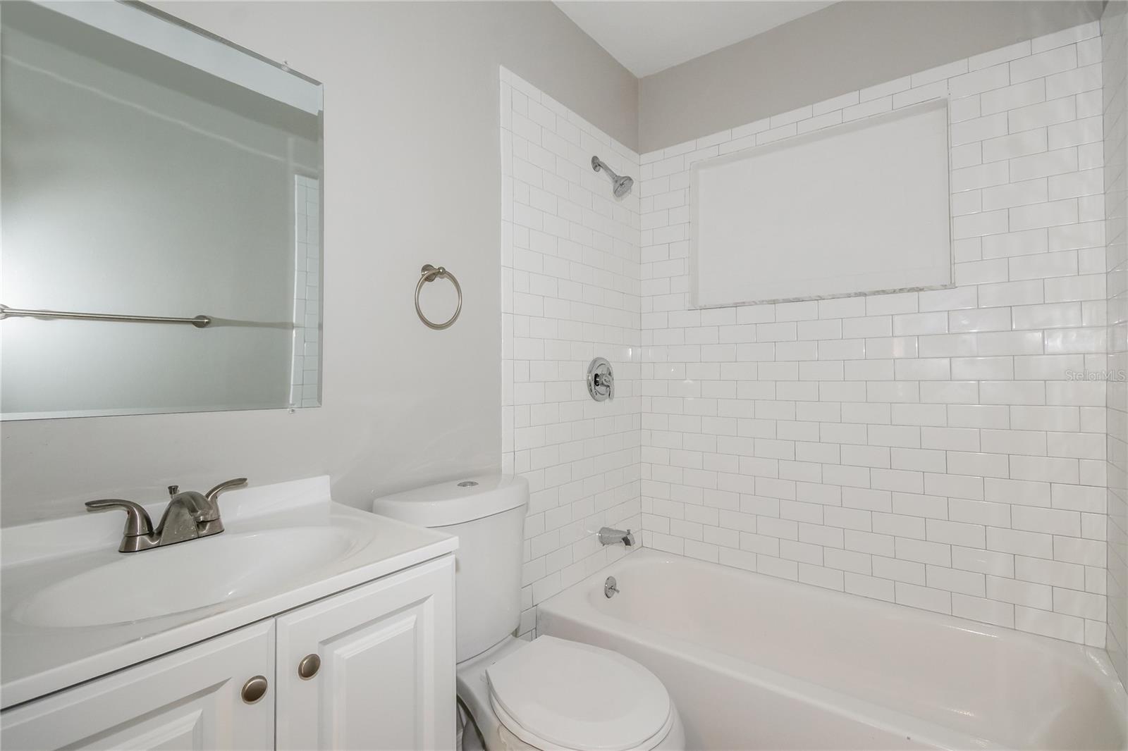 LAKE VIEW PARK SUB - Residential Lease