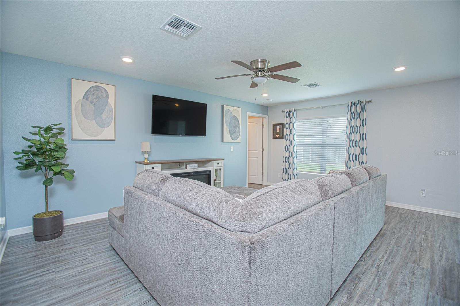 LAKESIDE PARK ESTATES - Residential