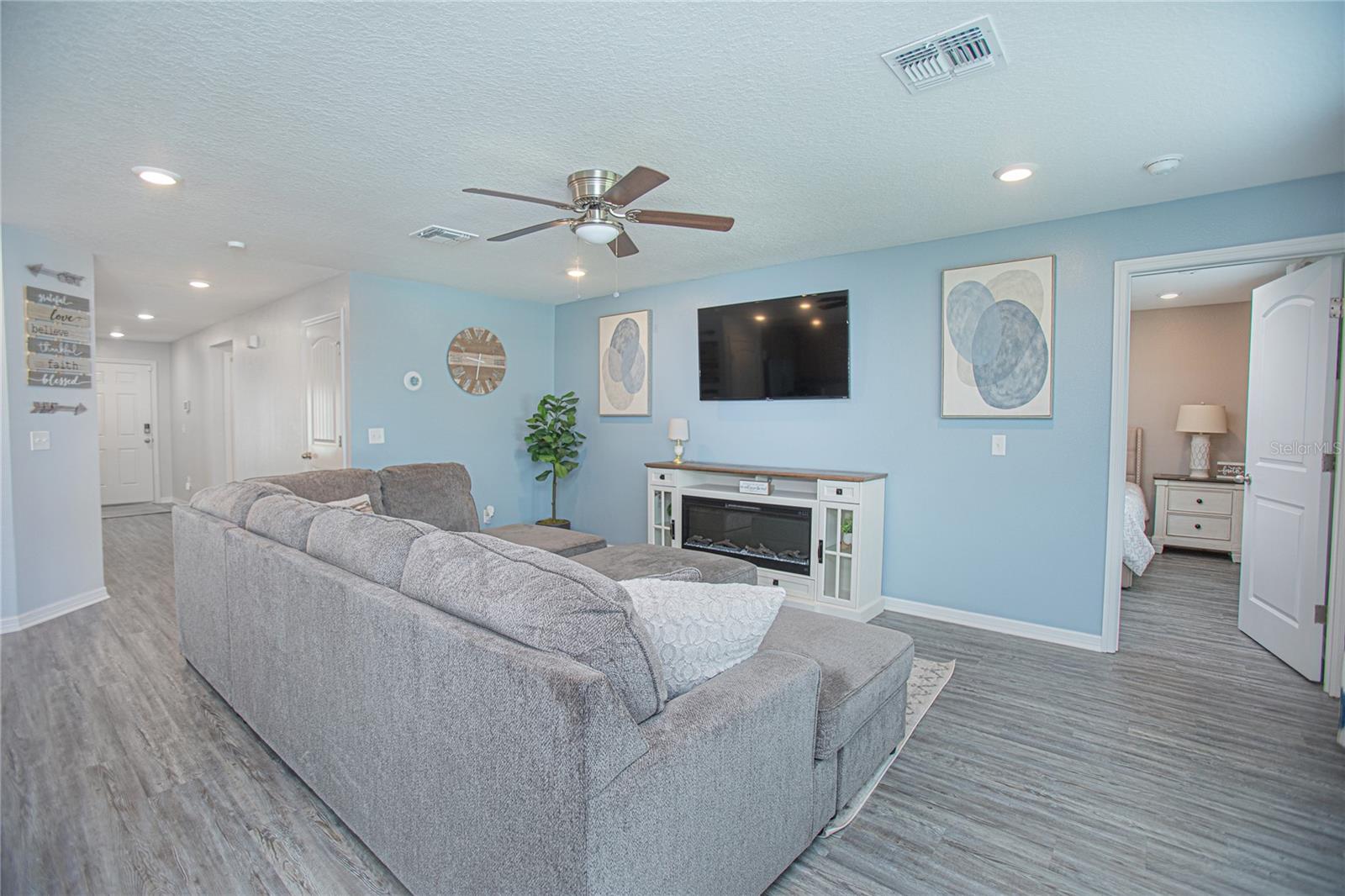 LAKESIDE PARK ESTATES - Residential