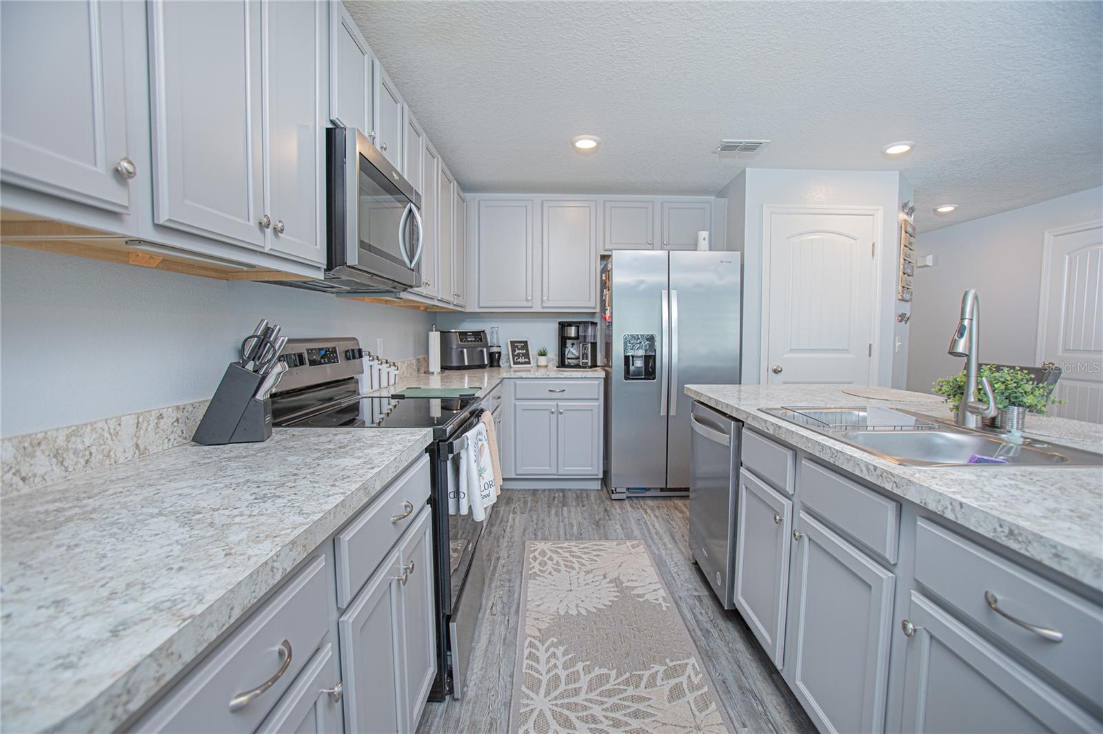 LAKESIDE PARK ESTATES - Residential