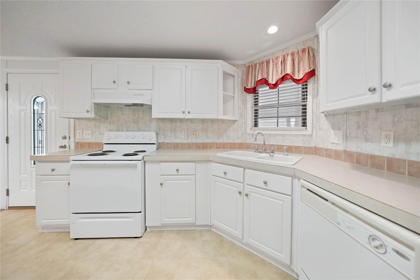 MAPLE LEAF ESTATES - Residential