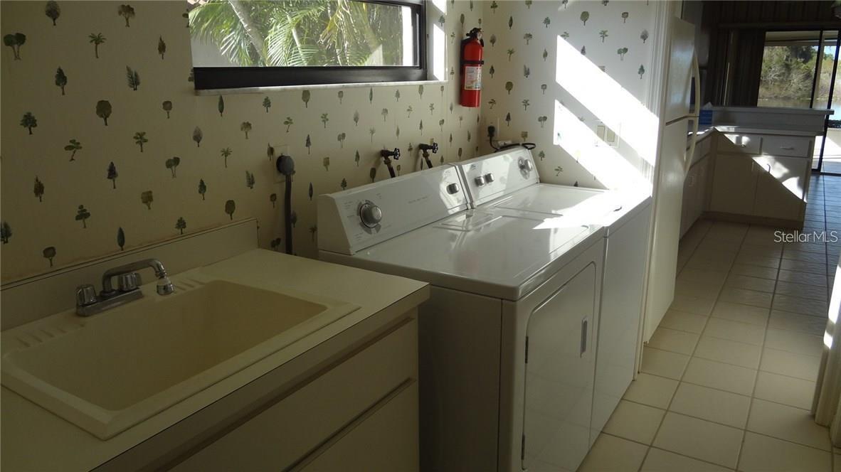 HAMMOCKS IV - Residential Lease