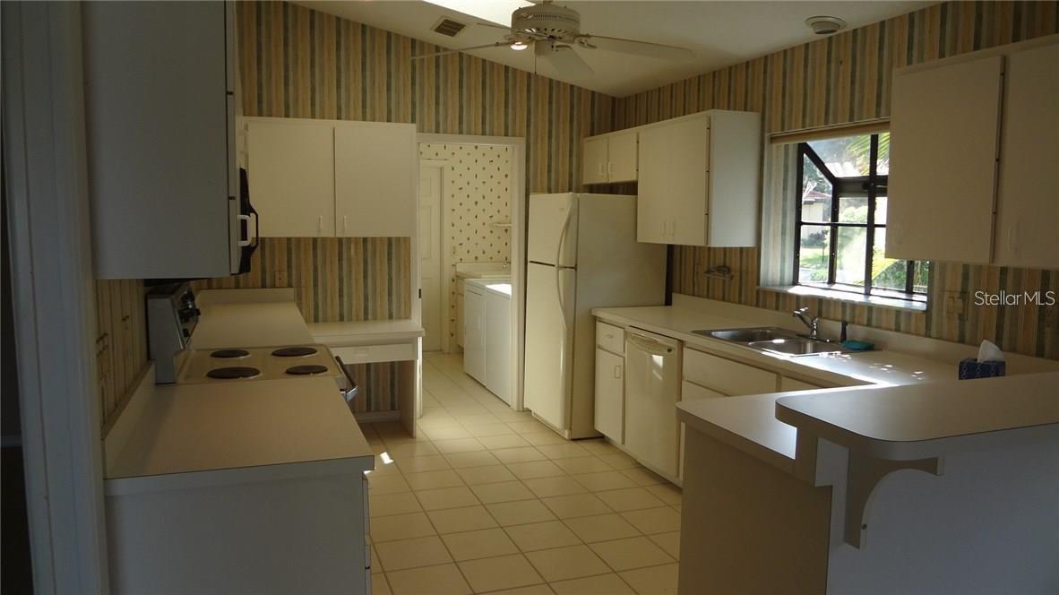 HAMMOCKS IV - Residential Lease