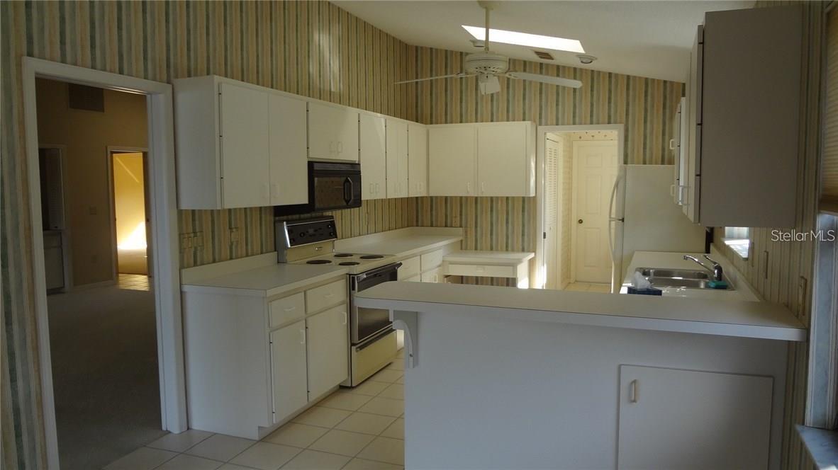 HAMMOCKS IV - Residential Lease