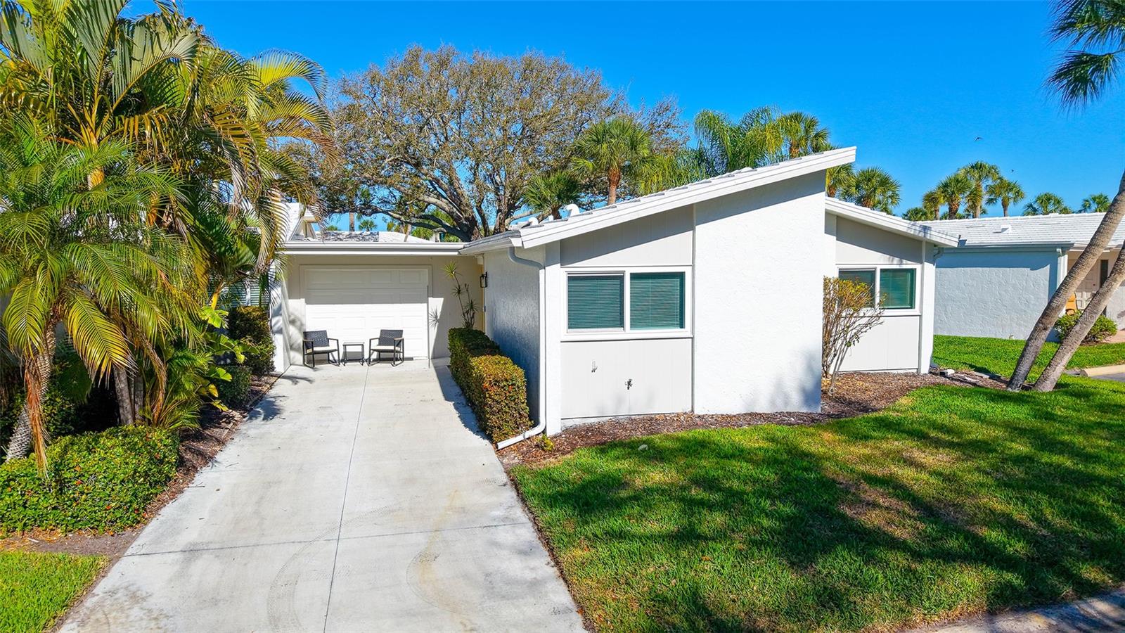 131 WHISPERING SANDS CIRCLE V33