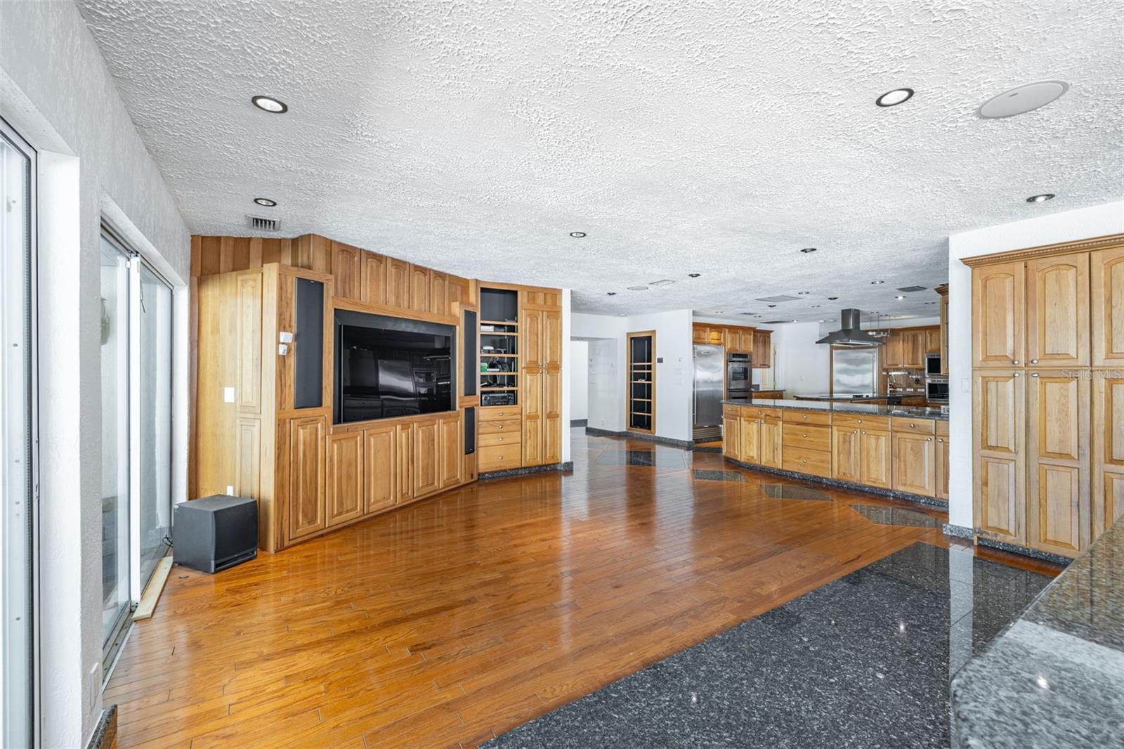 TIERRA VERDE - Residential