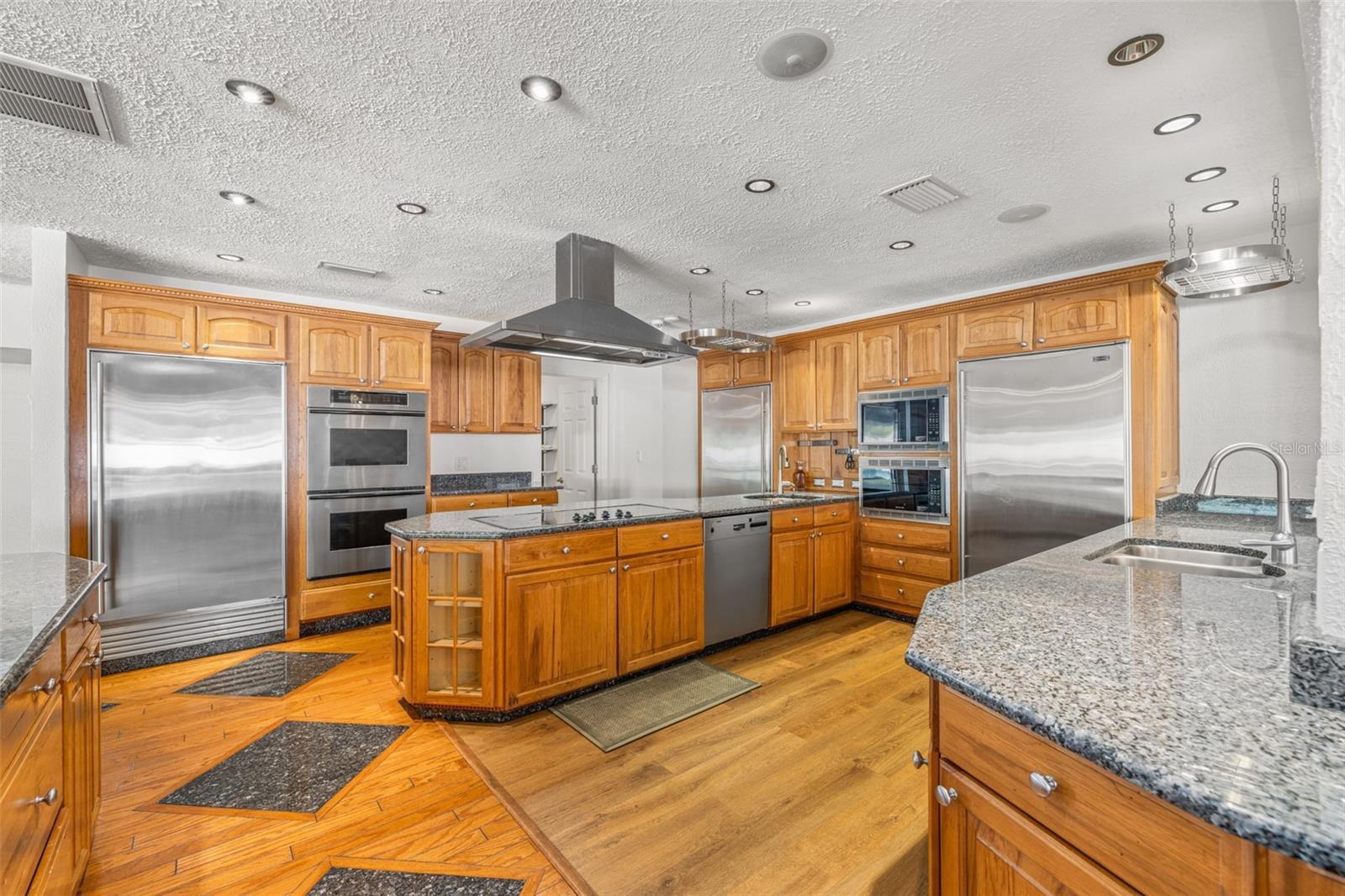 TIERRA VERDE - Residential