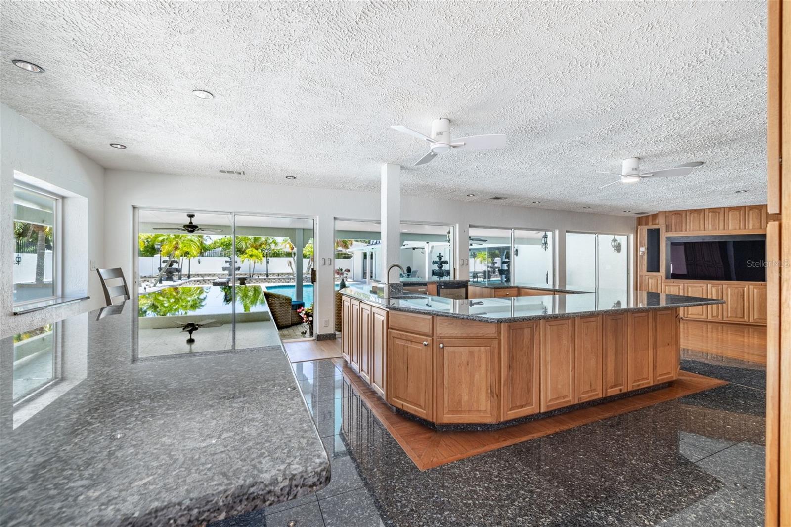 TIERRA VERDE - Residential