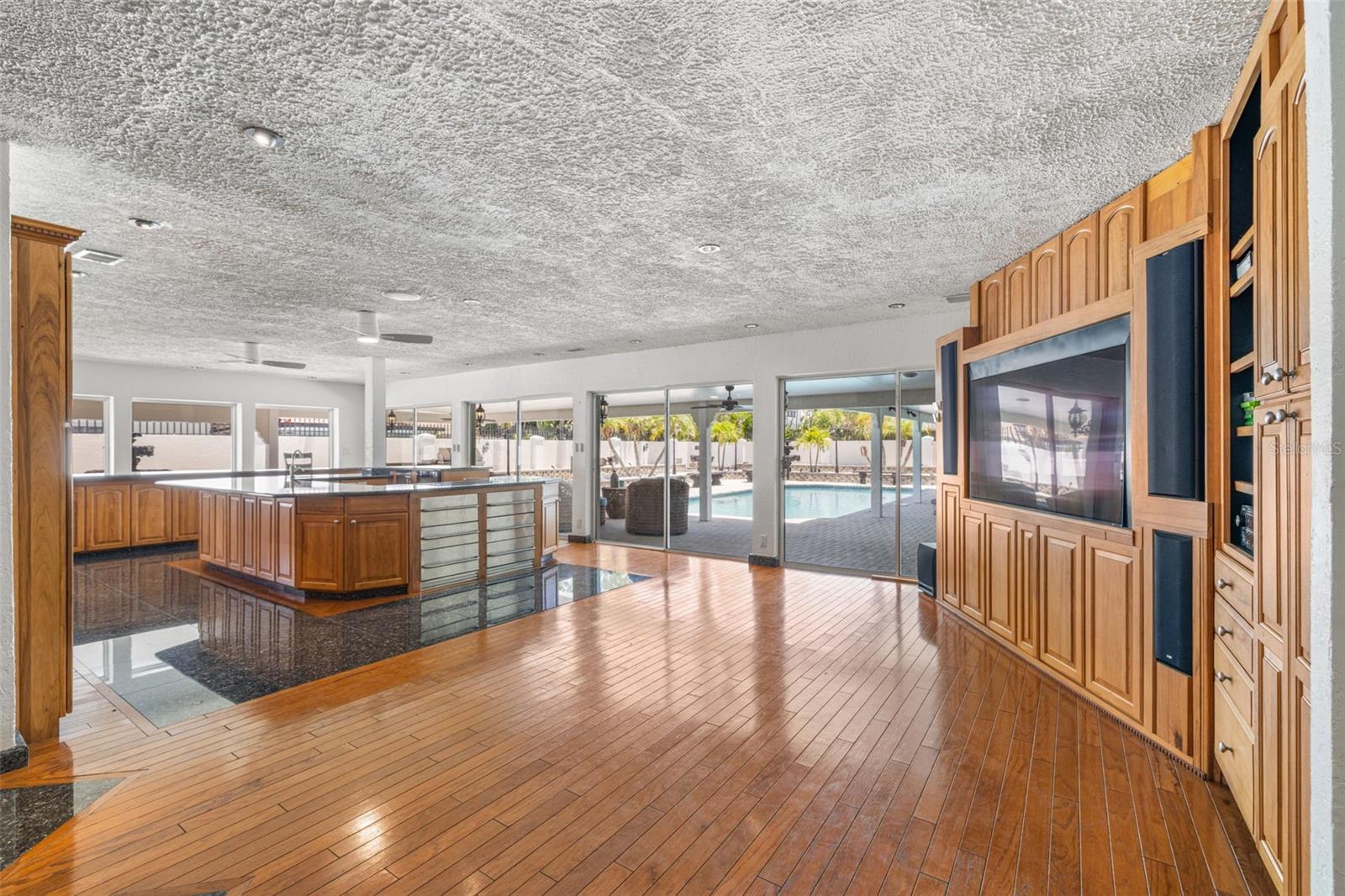 TIERRA VERDE - Residential