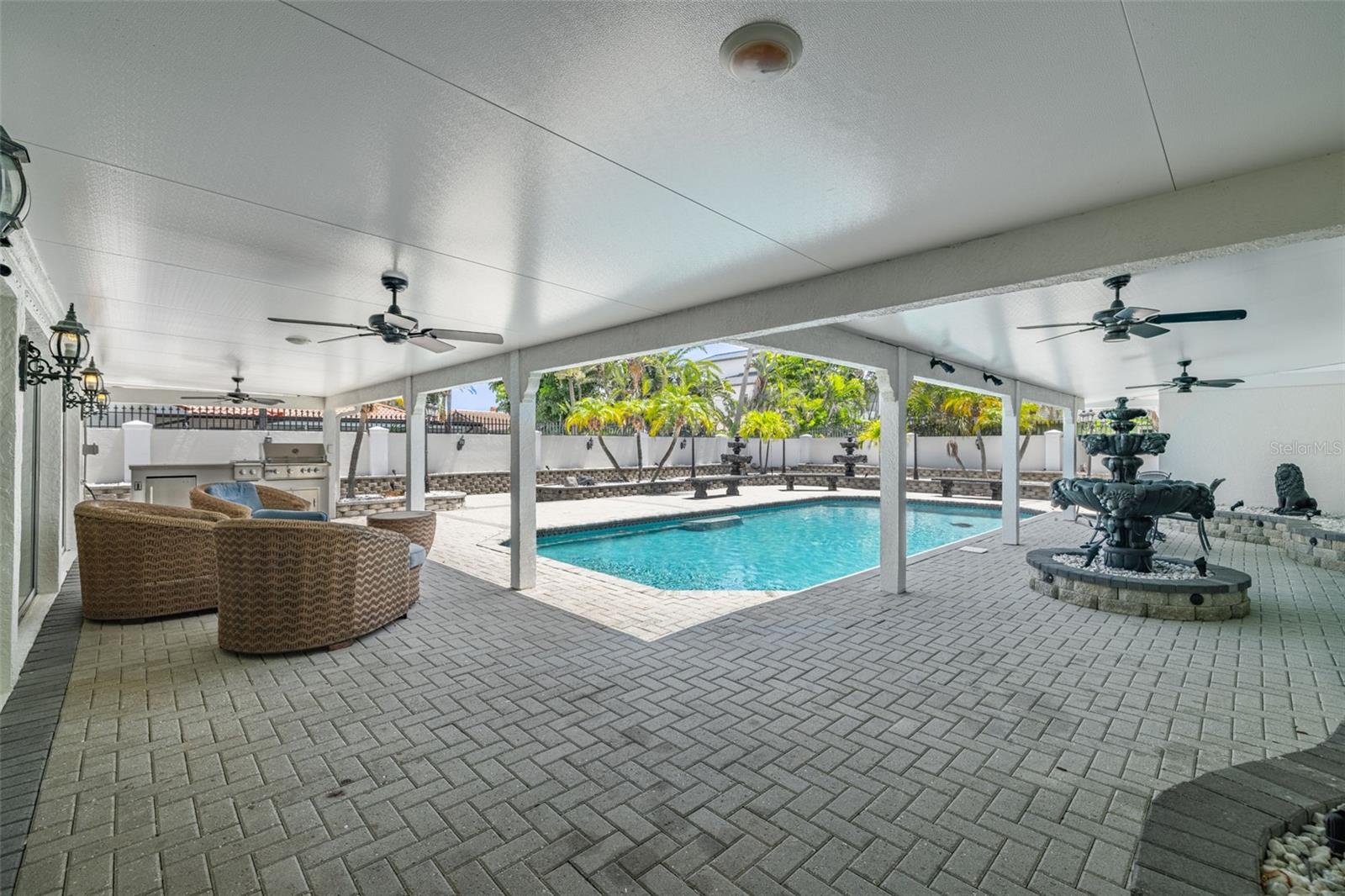 TIERRA VERDE - Residential