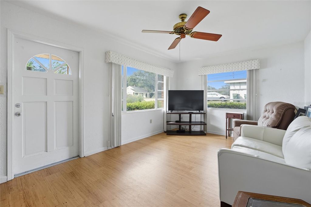 Photo of 802 Lee Street, Leesburg, FL 34748 (MLS # G5102646)