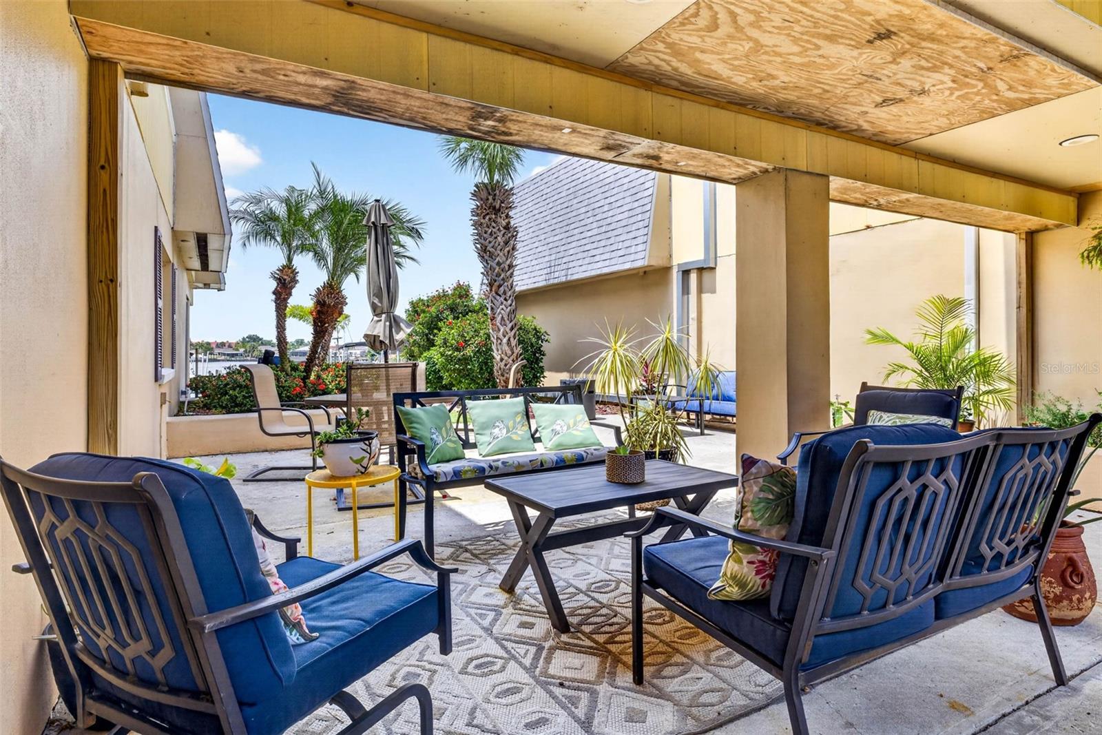 BAL HARBOUR CHATEAUX CONDOMINI - Residential