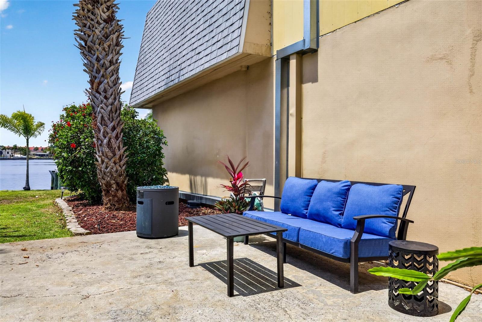 BAL HARBOUR CHATEAUX CONDOMINI - Residential