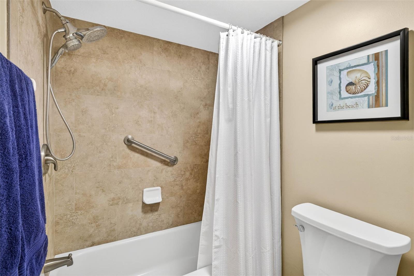 BAL HARBOUR CHATEAUX CONDOMINI - Residential