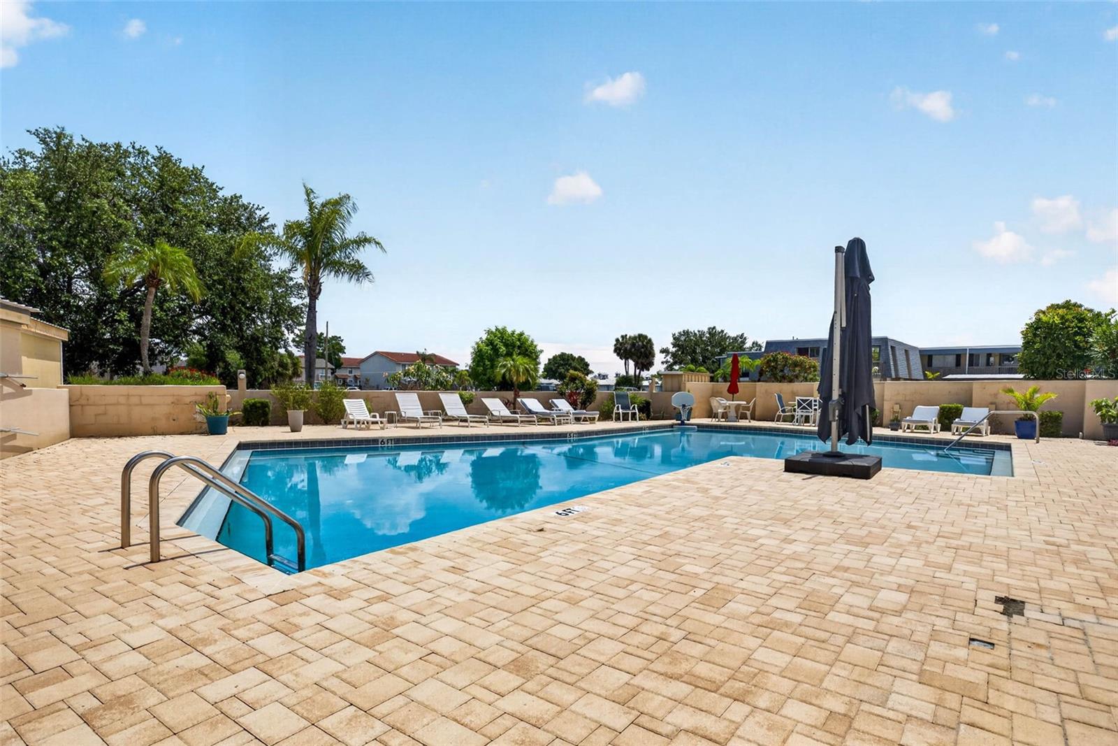 BAL HARBOUR CHATEAUX CONDOMINI - Residential