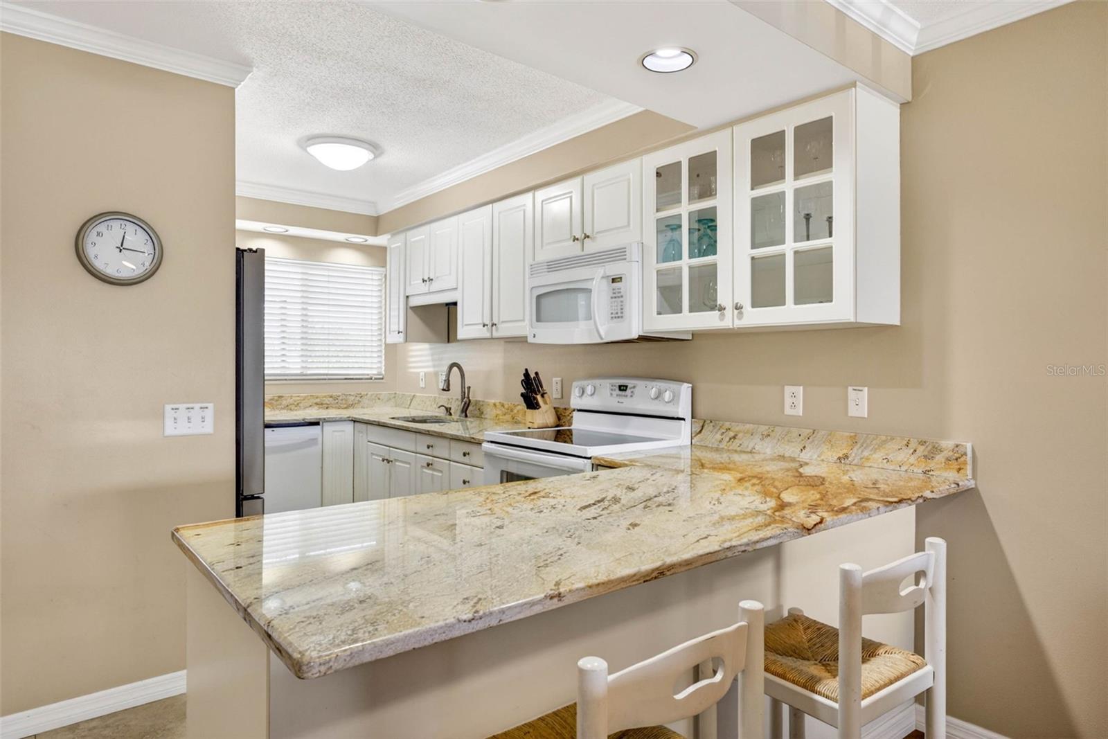 BAL HARBOUR CHATEAUX CONDOMINI - Residential