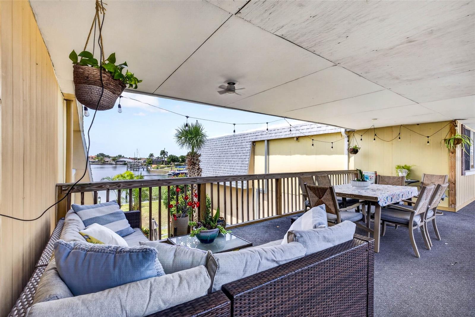 BAL HARBOUR CHATEAUX CONDOMINI - Residential