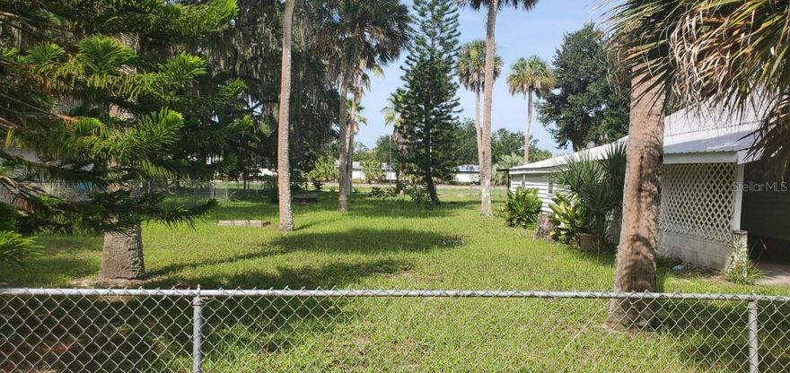 1920s 2 bedroom/1 bathroom bugalow on a large lot for rent. street to street with great parking and carport. Sit on the front porch and feel the tropical breeze. Close to restaurants and less than 2 miles from the beach! This is paradise. Ready for your arrival today.
