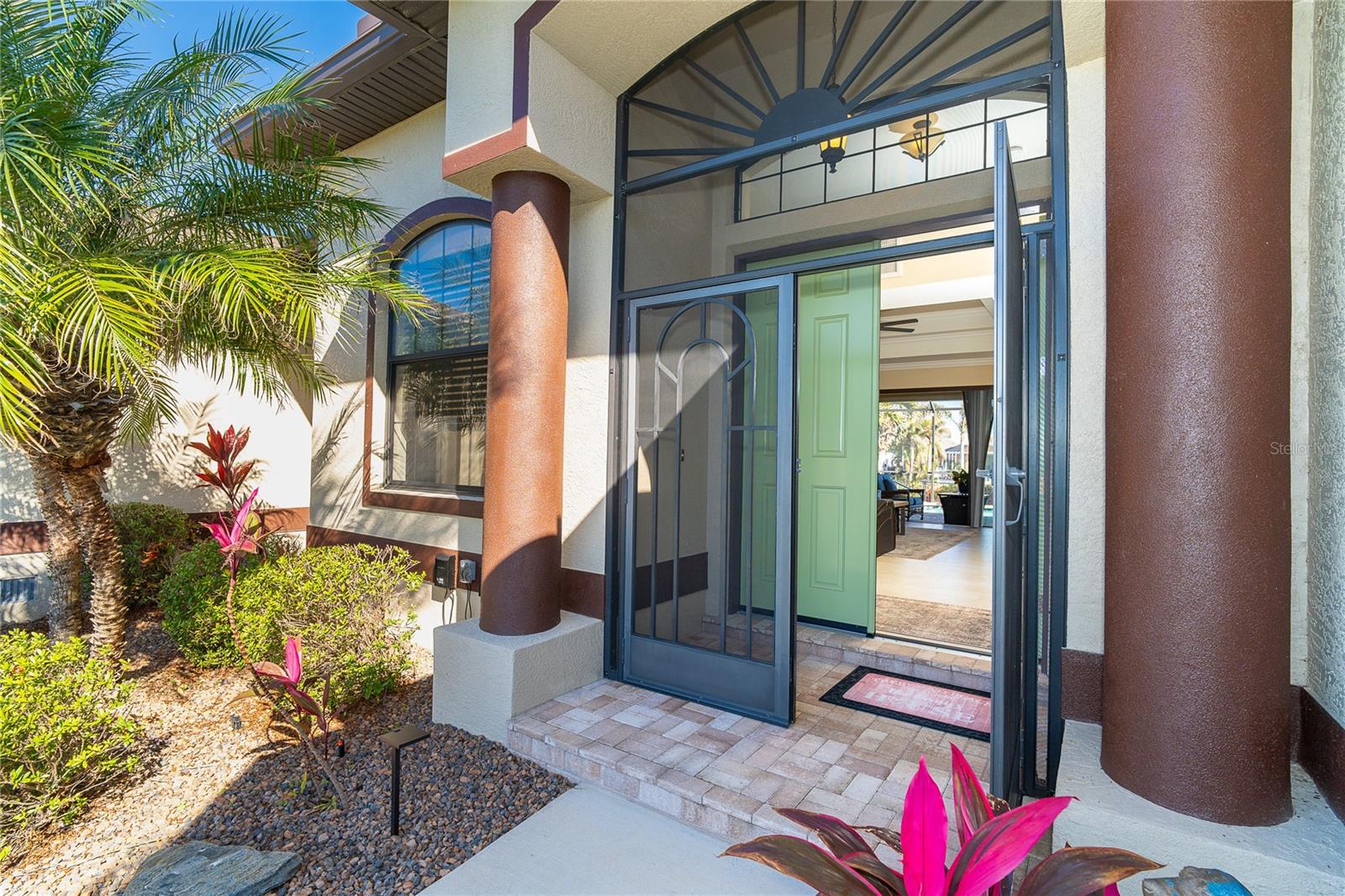 214 W PINE VALLEY LANE