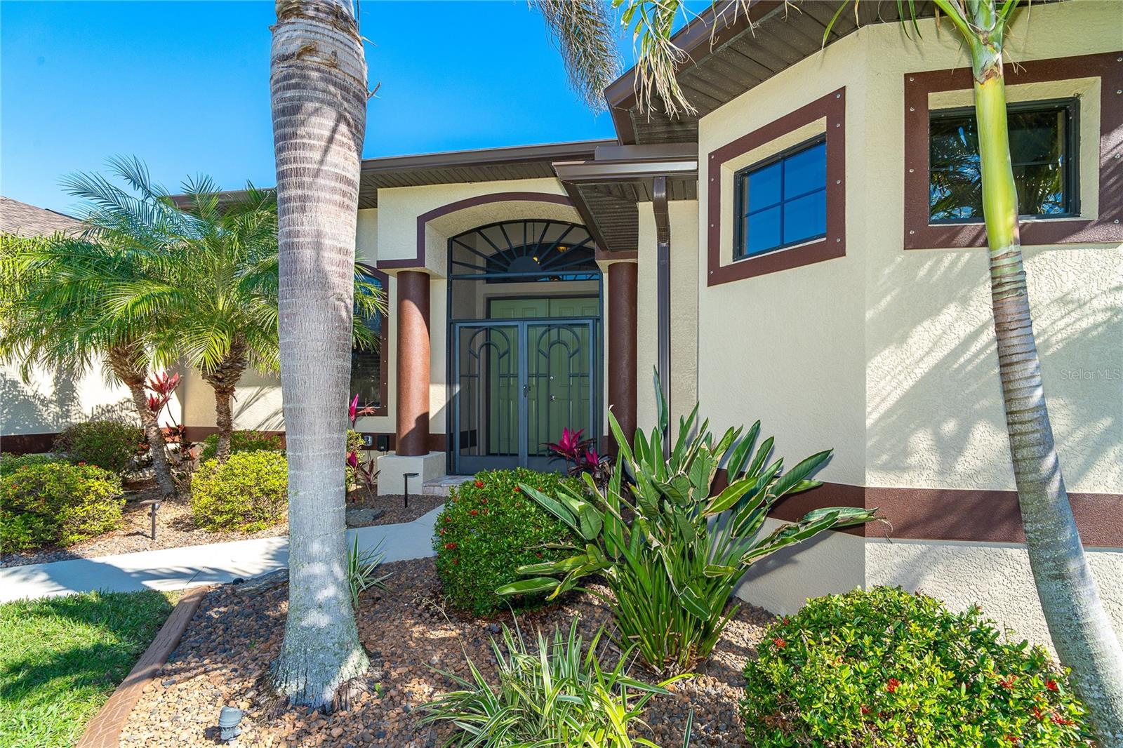 214 W PINE VALLEY LANE