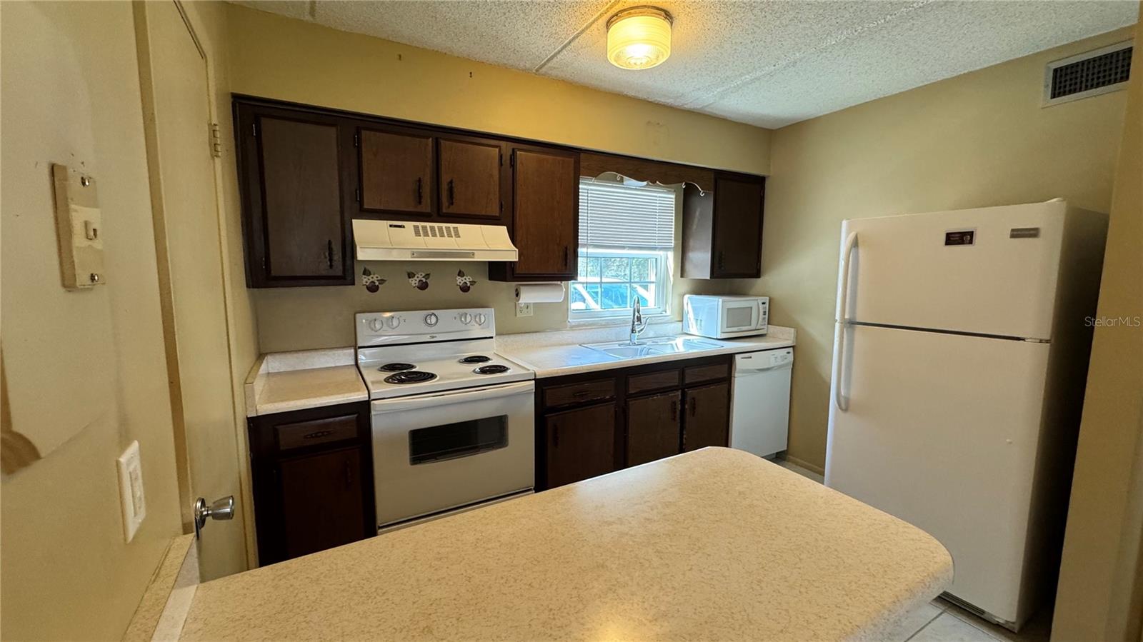 TAVARES LAKEVIEW CONDO - Residential