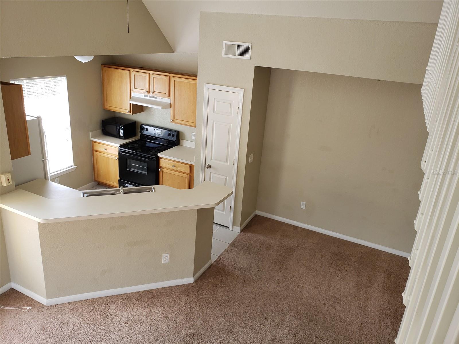 CENTRAL PK/LEE VISTA - Residential Lease