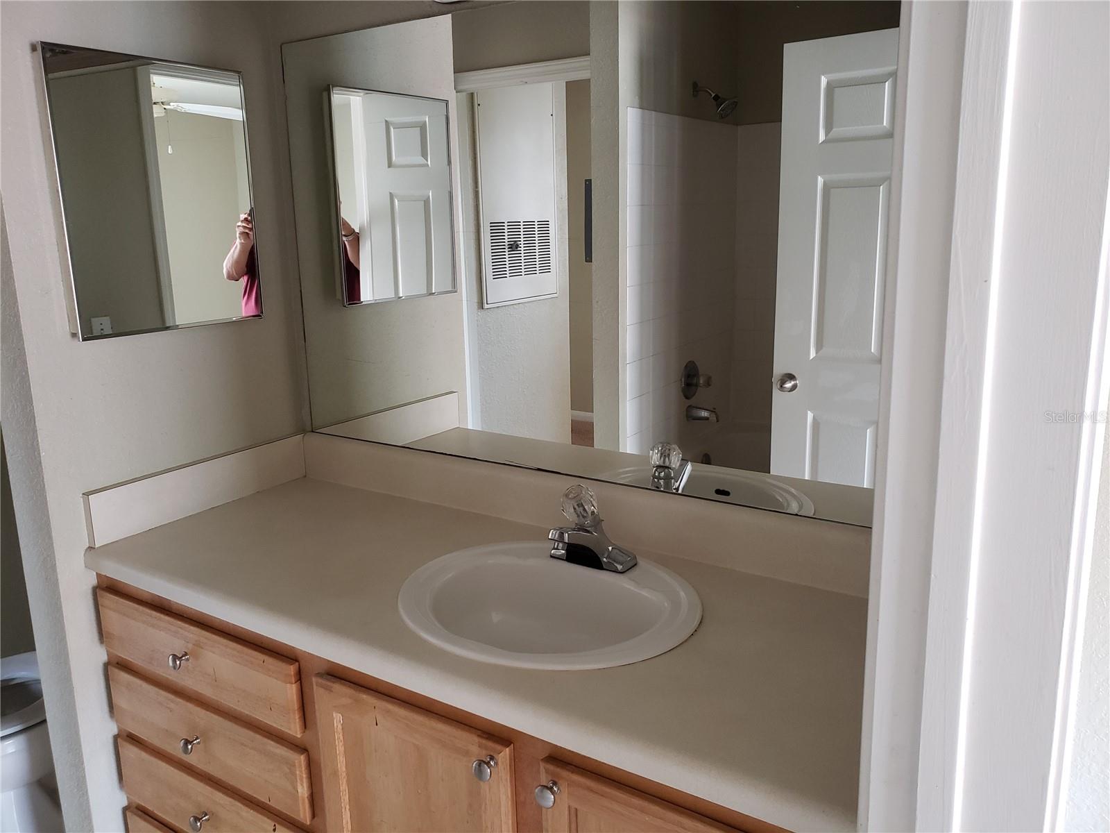 CENTRAL PK/LEE VISTA - Residential Lease