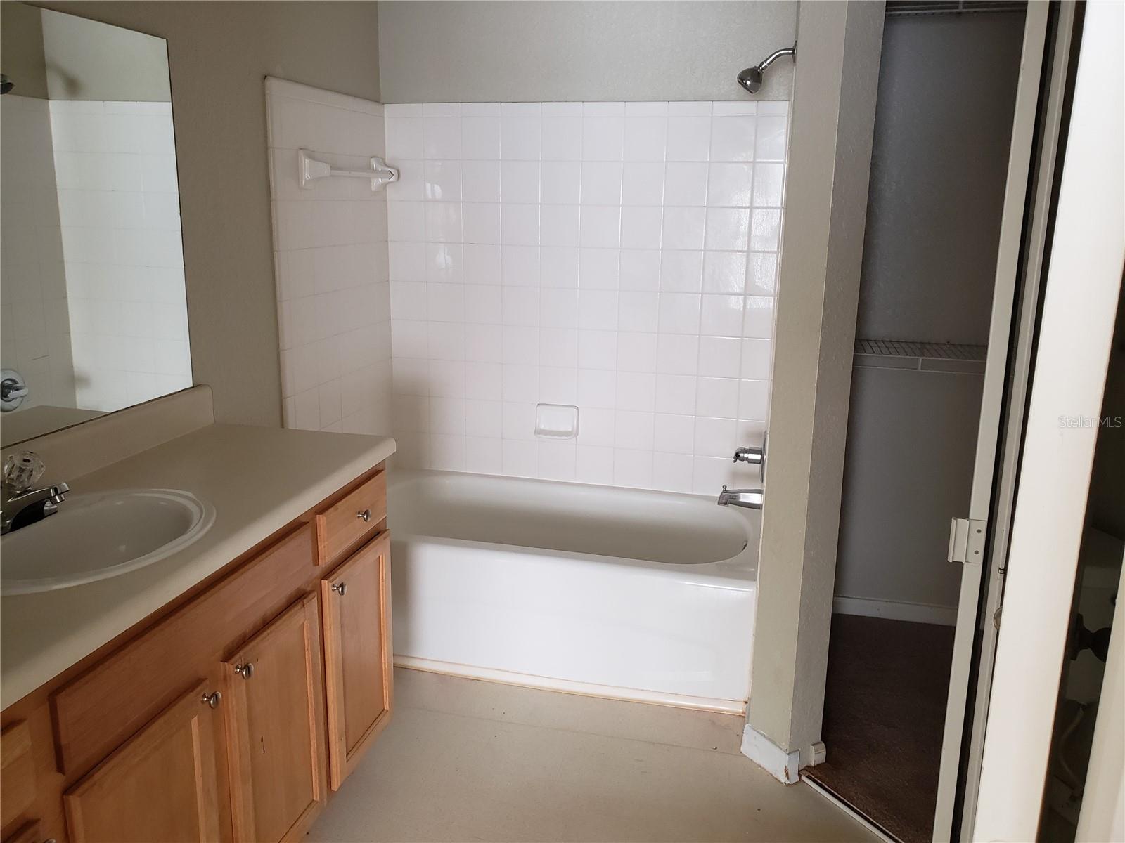 CENTRAL PK/LEE VISTA - Residential Lease