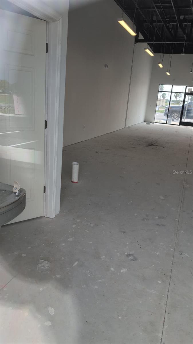 ACREAGE & UNREC - Commercial Lease