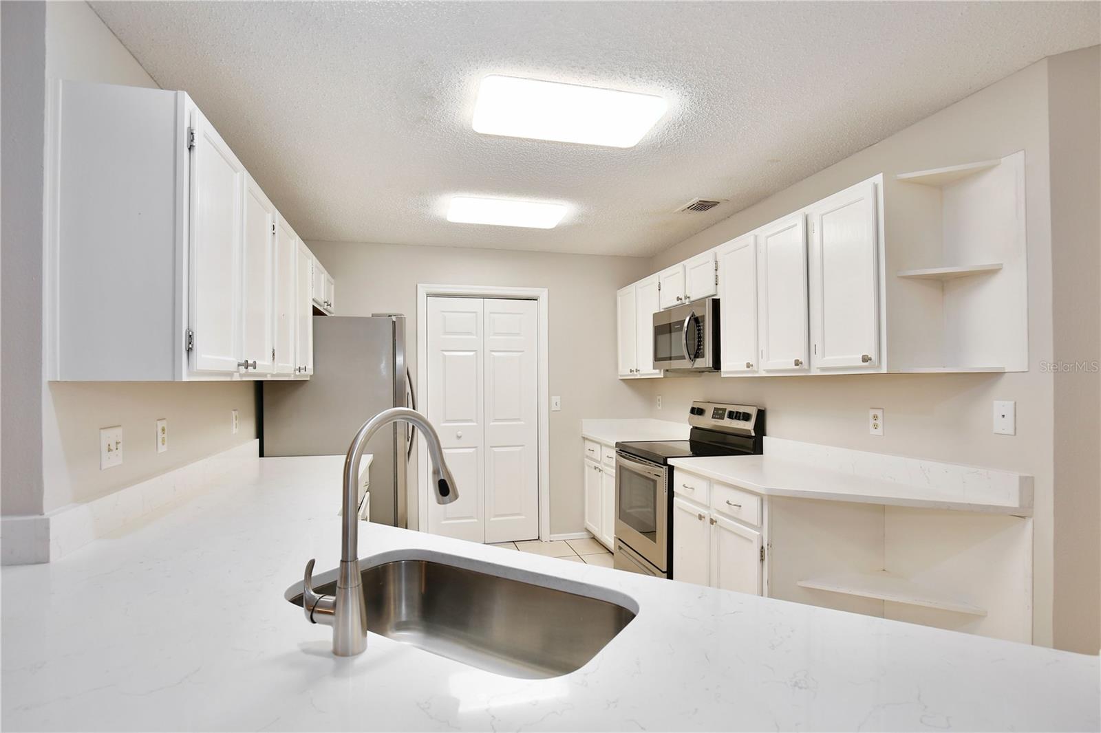 HOLLOWBROOK PH 2 - Residential Lease