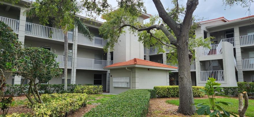 SARASOTA STONEYBROOK Golf and Country Club. Lovely two bedroom FURNISHED Two Bedroom/Two Bath condominium available to LEASE! Gated Community with many amenities to enjoy. Temporary Transfer Membership Priveleges to the Golf and Country Club available to tenants for $300-Golf Privileges and $150 Social Transfer per month. Fitness Center, Tennis Courts and Community Swimming Pool await you to enjoy the Florida lifestyle.. Stoneybrook is a Florida tropical nature's wonderland with about 165 acres (out of 500+ total acres) of  ponds, wetlands and natural areas. GOLF COURSE 18-hole layout designed by famed Arthur Hills, one of the world's top golf course designers. The well-manicured Bermuda grass fairways greens are regarded as some of the best on the Sun Coast.  NO SMOKING/NO PETS