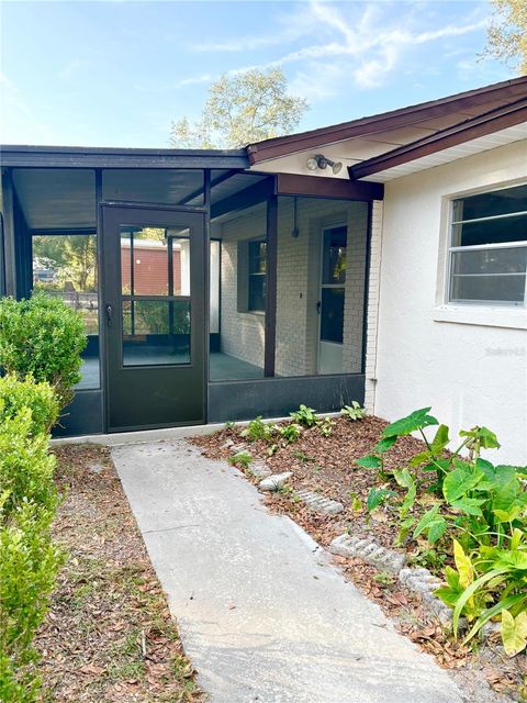 Photo of 7670 SE 22nd Avenue, Ocala, FL 34480 (MLS # OM714797)