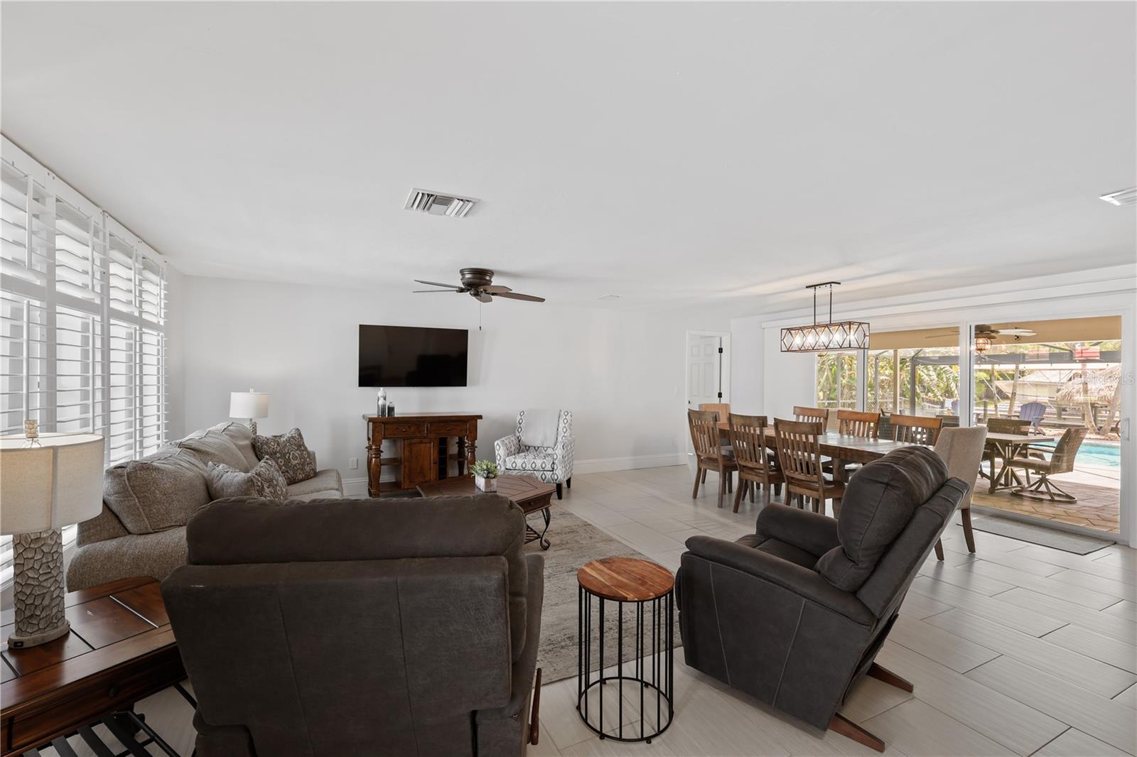 5215 PELICAN BOULEVARD